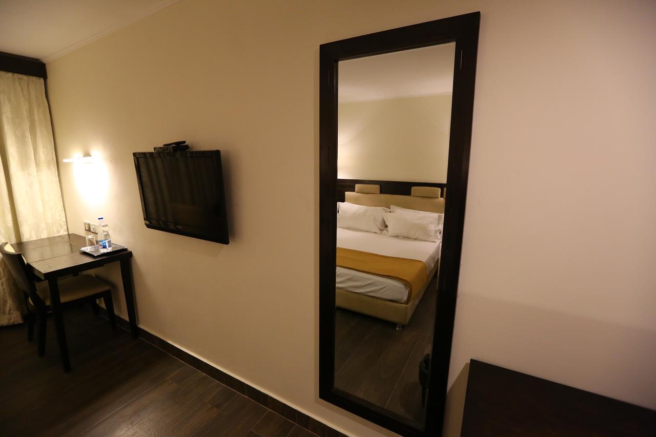 Hotel La Castle Chennai Ngoại thất bức ảnh