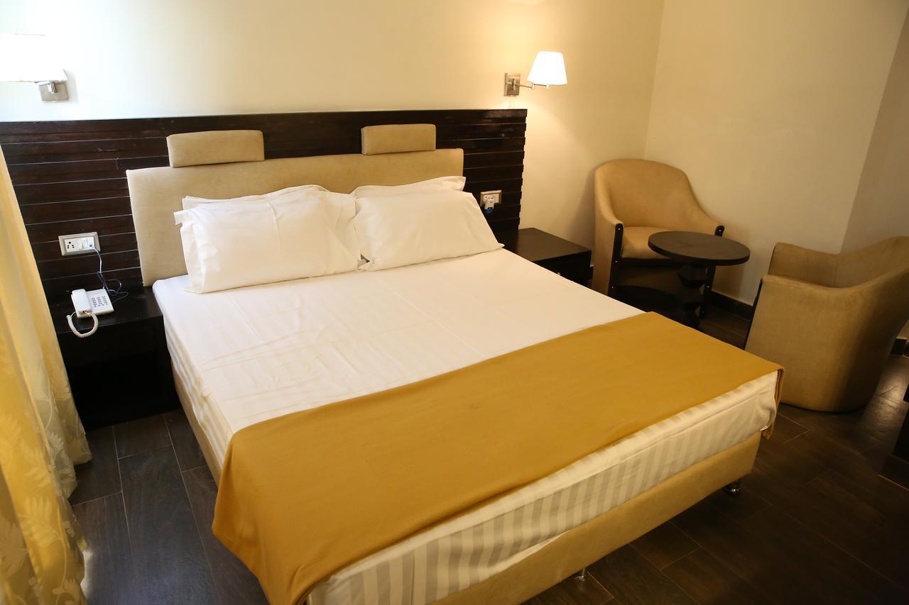 Hotel La Castle Chennai Ngoại thất bức ảnh