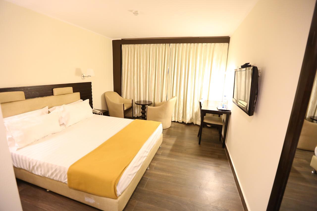 Hotel La Castle Chennai Ngoại thất bức ảnh